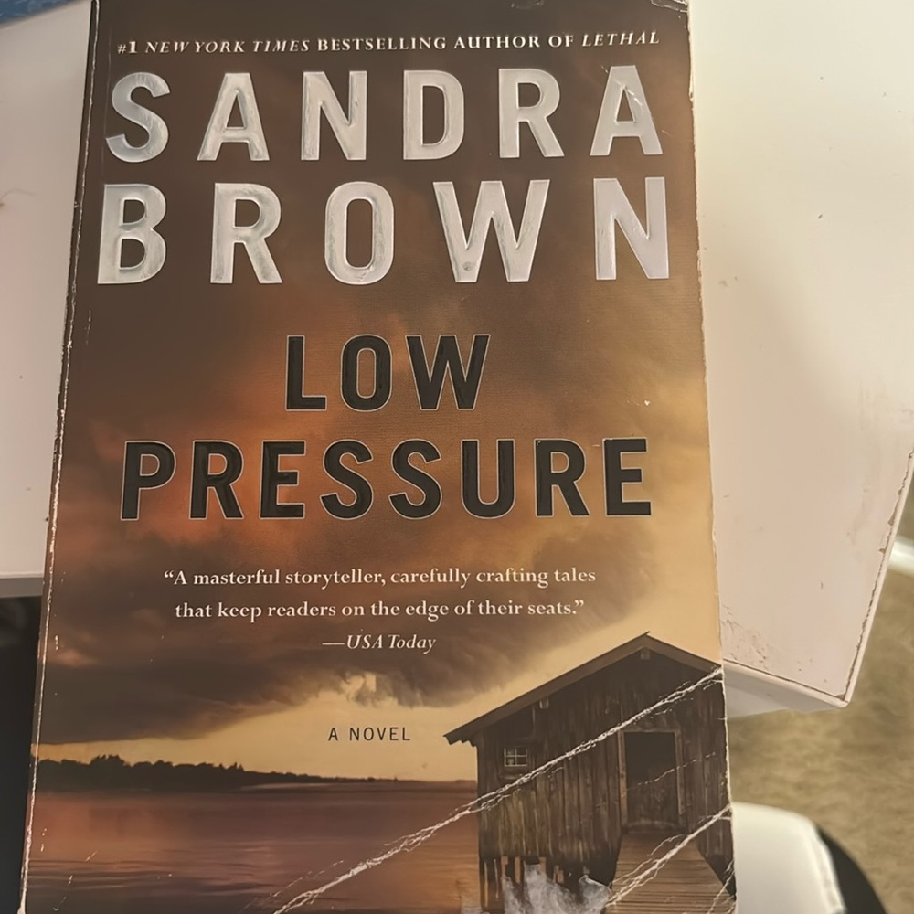 Book: Low Pressure by Sandra Brown